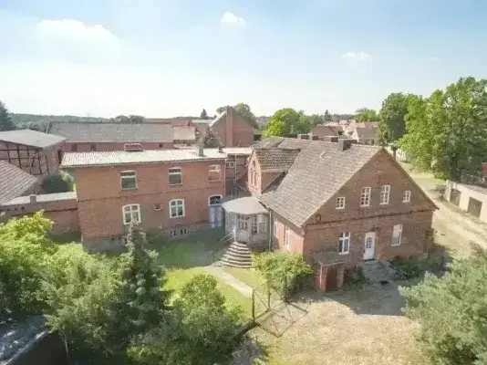 Haupthaus und Gartenhaus