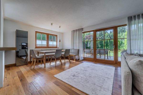 Essbereich mit Kamin