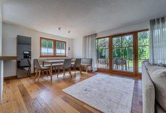 Essbereich mit Kamin