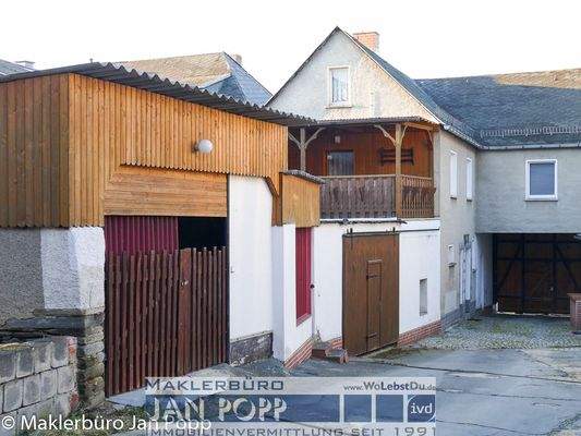 Rechter Gebäudekomplex