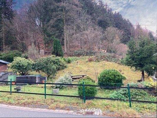 …angelegter Gartenbereich “vis-a-vis“ vom Wohnhaus