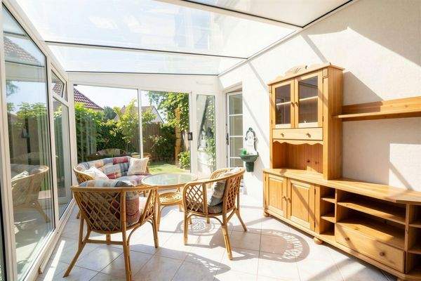 Wintergarten mit  Fußbodenheizung  - (KI generiert)