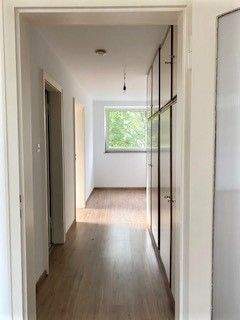 Flur mit großem Einbauschrank.jpg