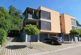 Hausfront Wohnung links unten