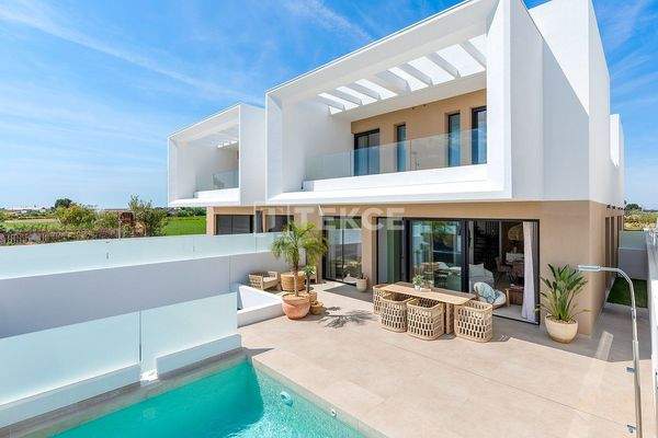 Semi-Detached Villas with Swimming Pools in Dolores Alicante