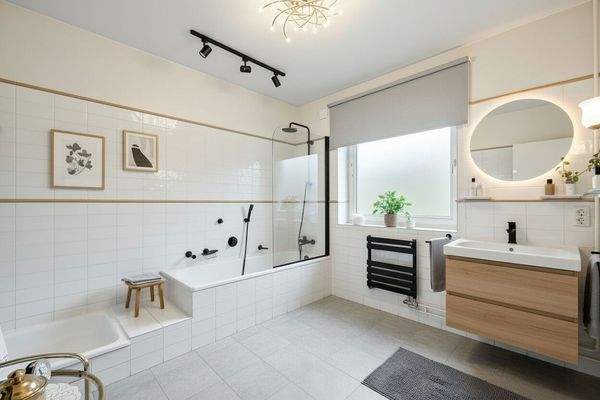 Bad - KI unterstützt