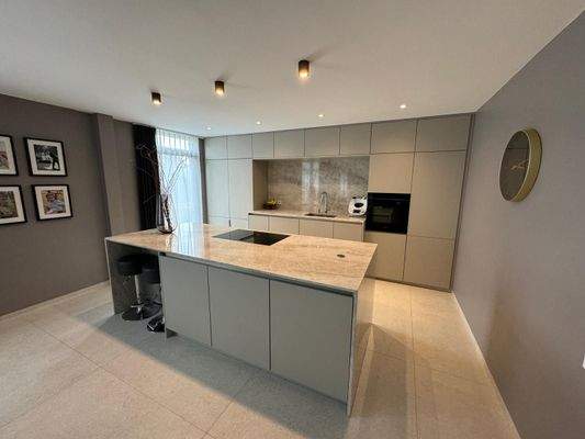 hochwertige Einbauküche.jpeg