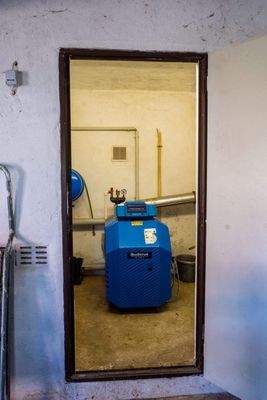 Wirtschaftgebäude Heizungsraum 8148.jpg