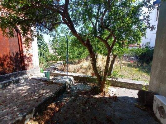 Kreta, Neapoli: Großes Steinhaus mit unvollendetem Gästehaus, Olivenhain und Garten zu verkaufen