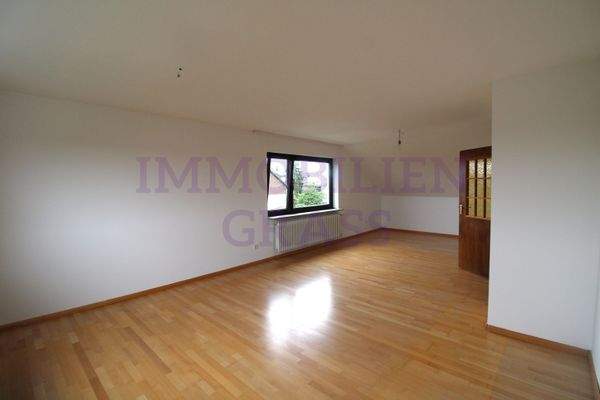 Großes Schlafzimmer