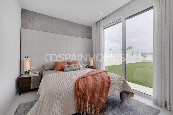 Villas Near City Center and the Beach in Mutxamel Alicante