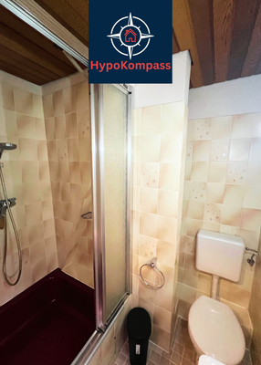 Badezimmer im Dachgeschoss.png