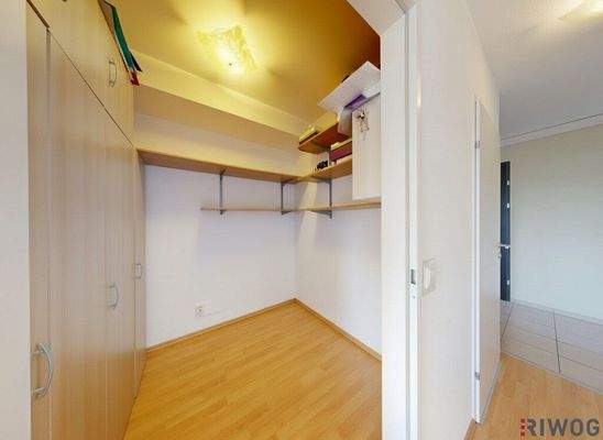 Abstellraum / Begehbarer Kleiderschrank