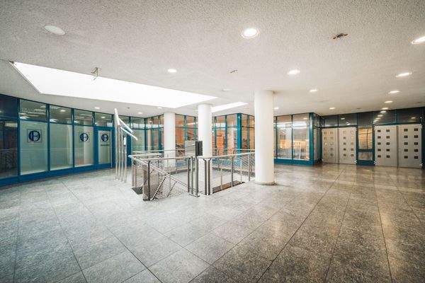 Eingangsbereich Gebäude