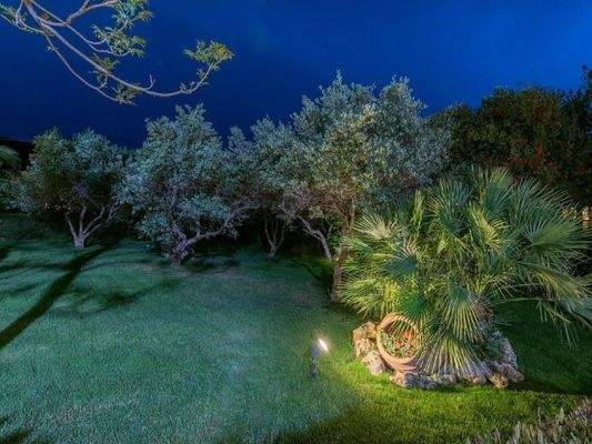 Kreta, Roussospiti: Einzigartige Villa mit separatem Apartment auf großem Grundstück mit Pool zu verkaufen