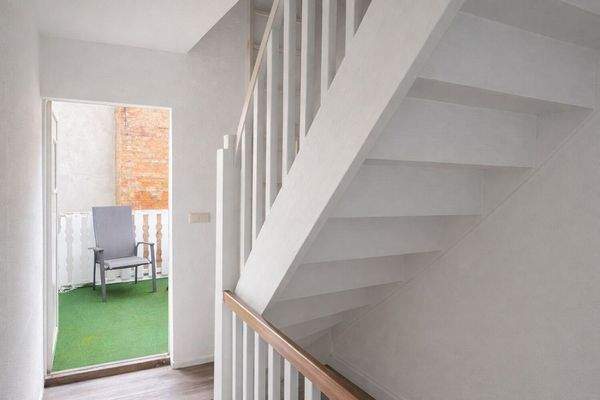 Treppenhaus mit Blick zum Balkon