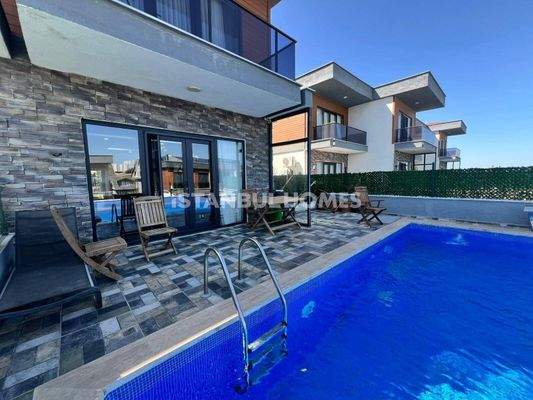 4-Bedroom Villa with a Private Pool in Istanbul Buyukcekmece