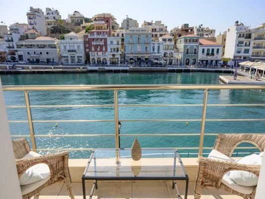 Kreta, Agios Nikolaos: Elegantes Apartment mit Blick auf den alten Hafen zu verkaufen