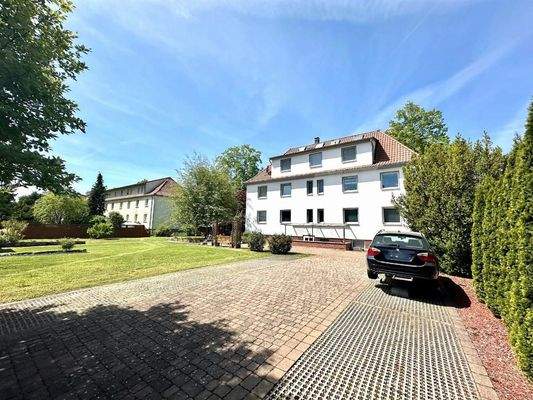 PKW Stellplätze im Hof