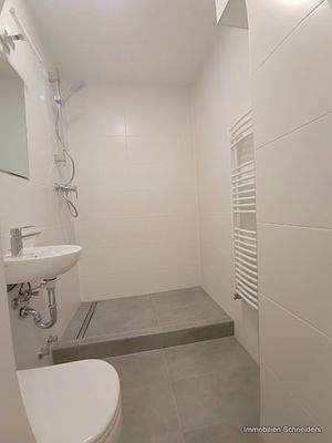 Duschbad ( Glaswand folgt )