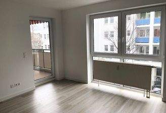 Wohnzimmer mit Tür zur Loggia (Bild ähnlich)