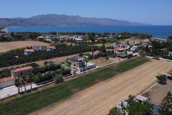 Kreta, Tavronitis: Ausgezeichnetes Grundstück in Meeresnähe zum Verkauf