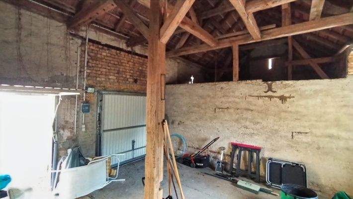 Doppelgarage im Nebengelass