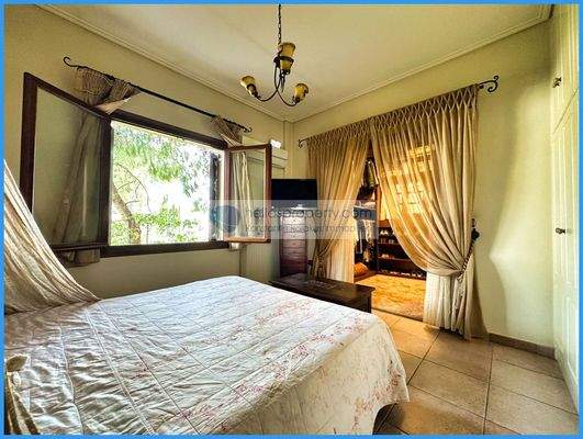 215d0d295a2e47c69e2f2e7ebf604bca-original