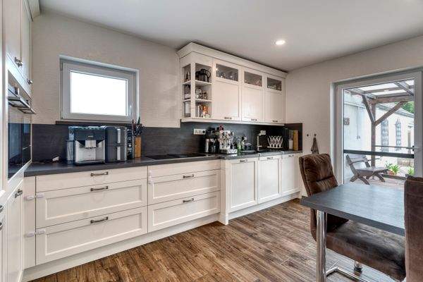 küche mit blick nach draußen.jpg