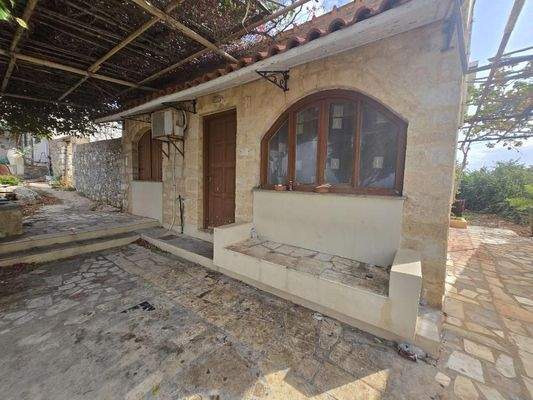 Kreta, Rethymno: Einfamilienhaus zum Verkauf unter dem Schloss von Fortezza