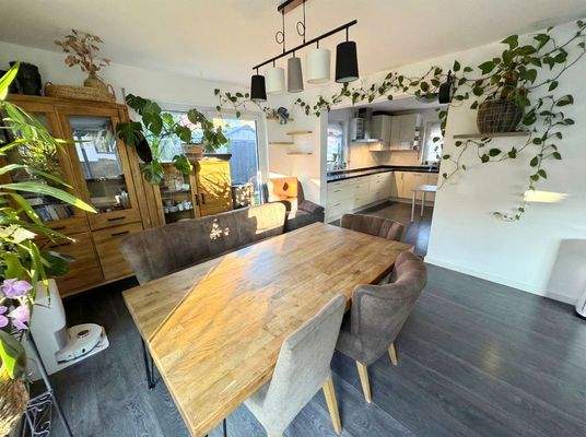 Erdgeschoss Essbereich Blick in die Küche