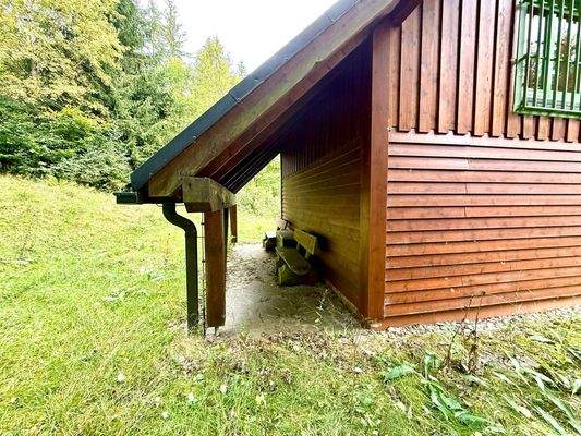 Überdachte Sitzmöglichkeit