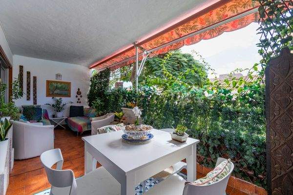 Schöne Wohnung mit zwei Schlafzimmern und großer Terrasse im Herzen von Los Cristianos