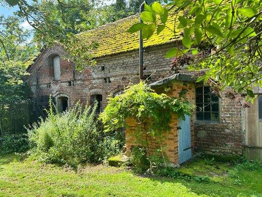 Stall mit massivem Ziegelmauerwerk.jpg