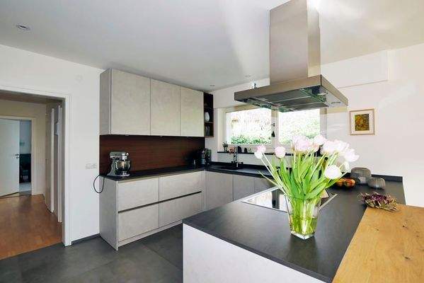 Einbauküche vorhanden (nicht die abgebildete)