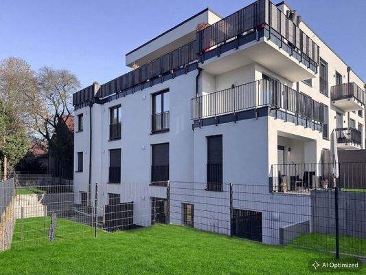 [KI-optimiertes Foto] Außenansicht Gebäude hinten