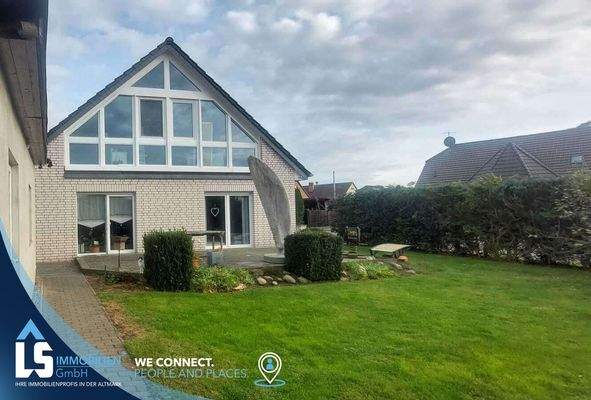 Hausansicht und Garten