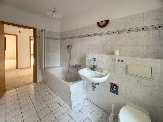 Blick vom Bad zur Diele