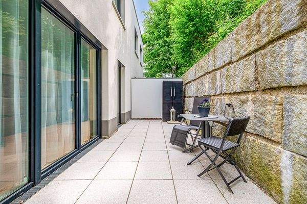 große Terrasse (Ausrichtung Süden/OG)