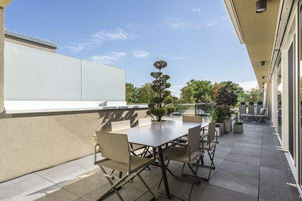 Terrasse mit Essplatz und Lehnitzsee-Blick