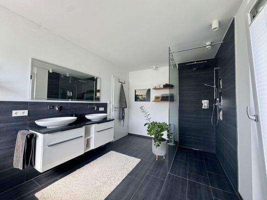 Eltern Badezimmer OG