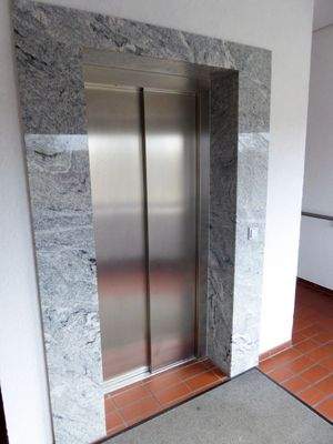 Aufzug bis ins 4. OG