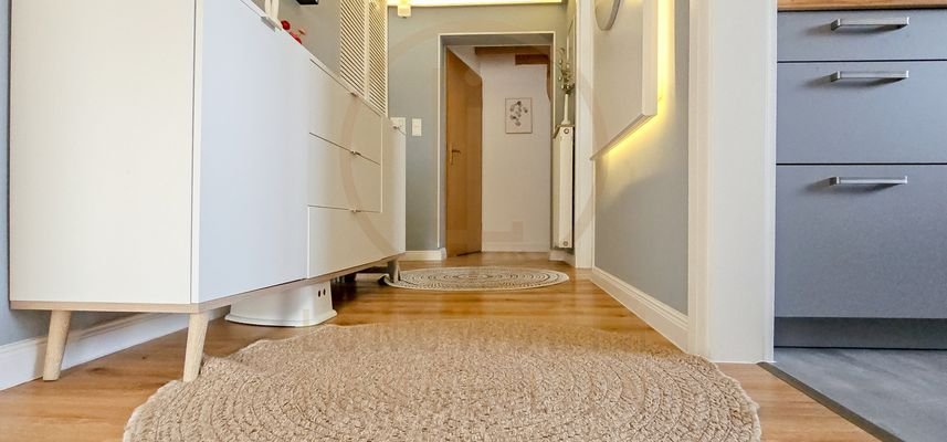 Maisonette-Feucht-Flur-Gang-2