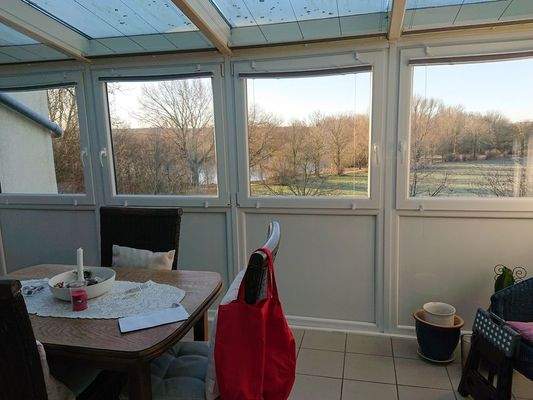 Blick vom Wohnzimmer in den Wintergarten