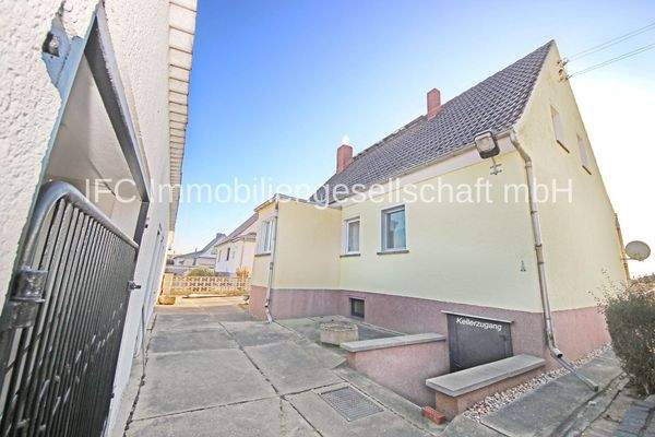 Hausansicht / Hofbereich