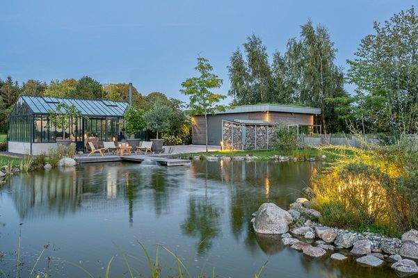 Teich am Gewächshaus