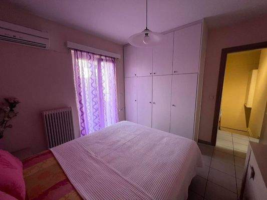 Kreta, Heraklion: Teilrenovierte Wohnung im Stadtteil Mastampas zu verkaufen