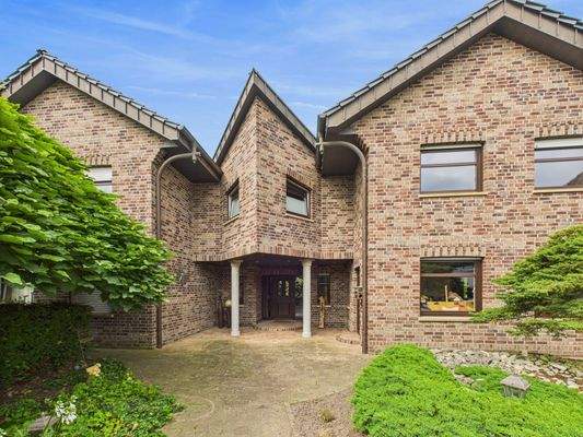 CAM03784G0-PR0075-STILL005