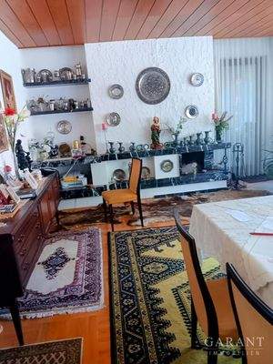 Wohnzimmer mit Kamin