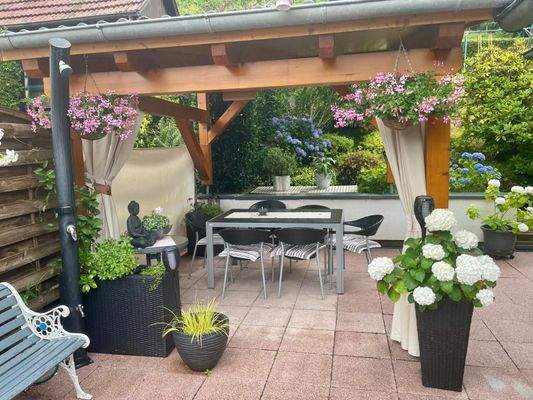 überdachter Sitzplatz.jpg